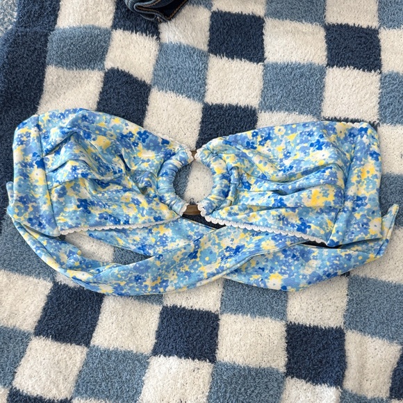 Kulani Kinis Other - Kulani Kinis Blue Floral Bikini Top